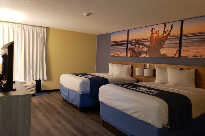 Days Inn & Suites by Wyndham Merrillville