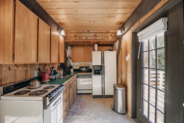 05mbh - Economical - Wifi - Pets Ok - F / p - D/w - Sleeps 2 1 Bedroom Apts by RedAwning