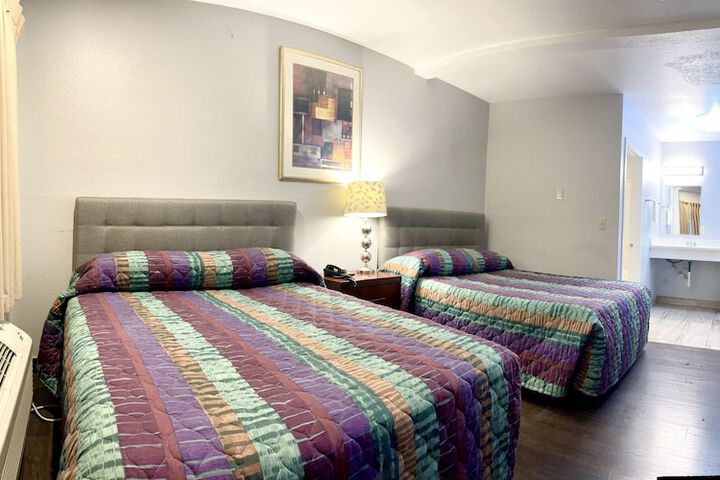 Room 5 of 9