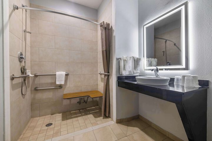 Room 8 of 25