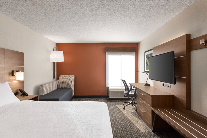 Room 13 of 36