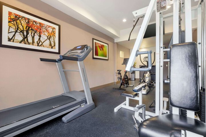Best Western Plus Lake Elsinore Inn & Suites