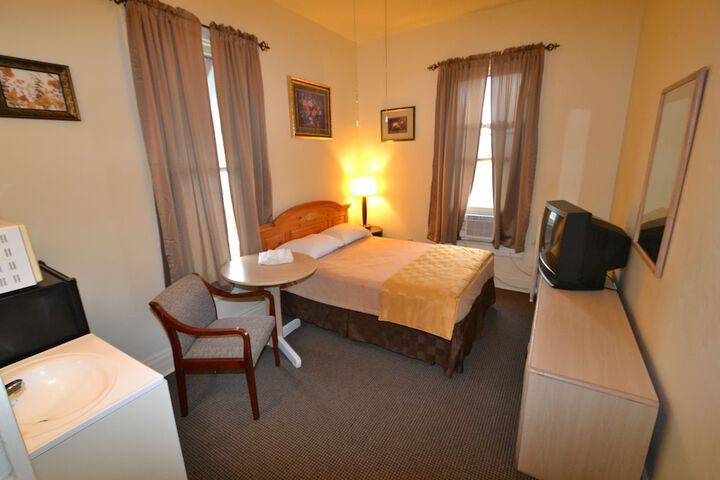Room 20 of 38