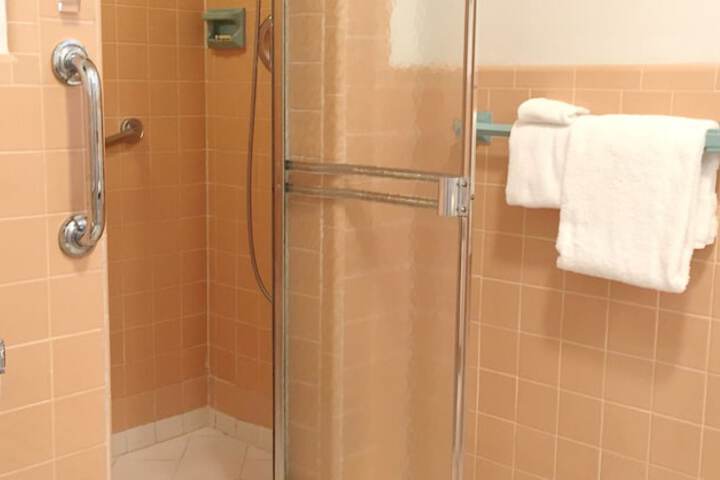 Room 128 of 177