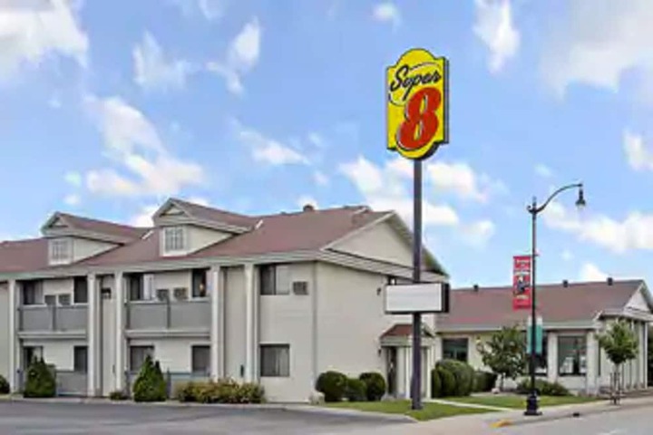 Hotel 4 of 50
