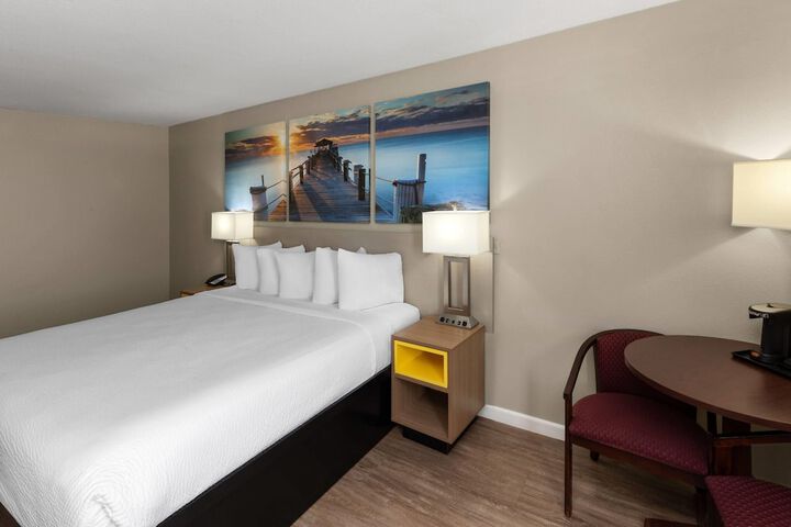 Days Inn by Wyndham Mountain Home