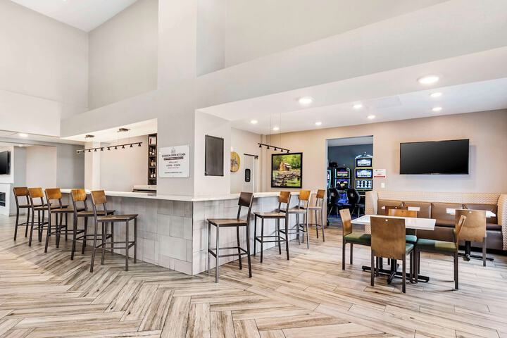 Best Western Plus Bourbonnais Hotel & Suites