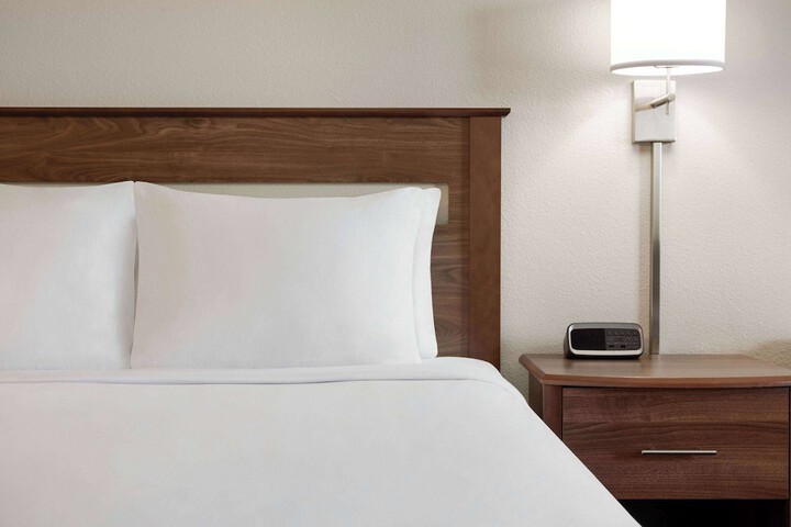 Travelodge by Wyndham Vaughn