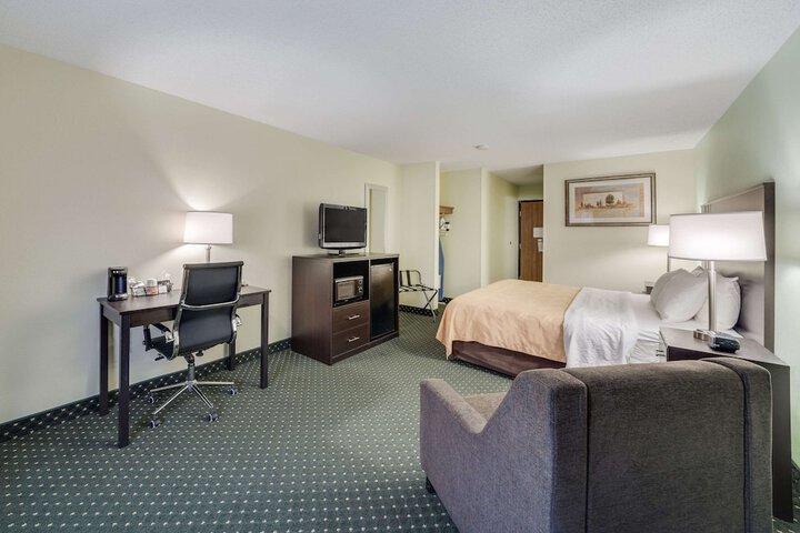 Room 8 of 28