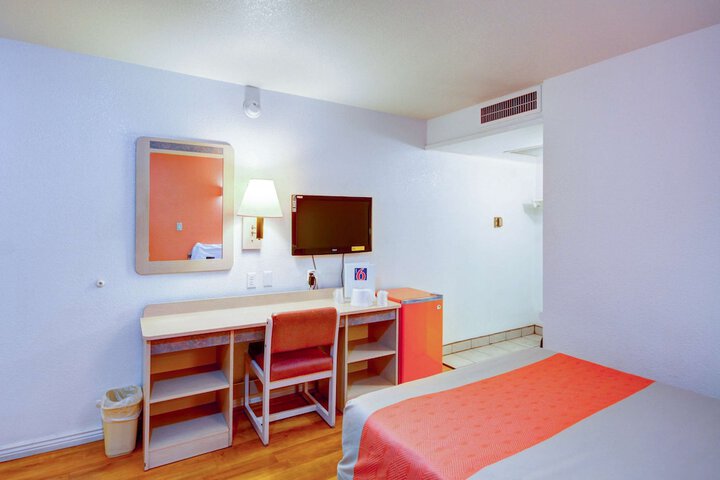 Room 37 of 49