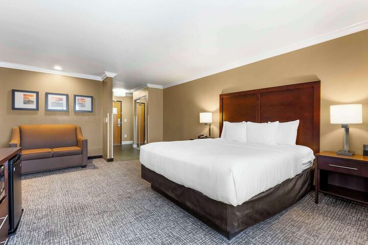 Room 32 of 62