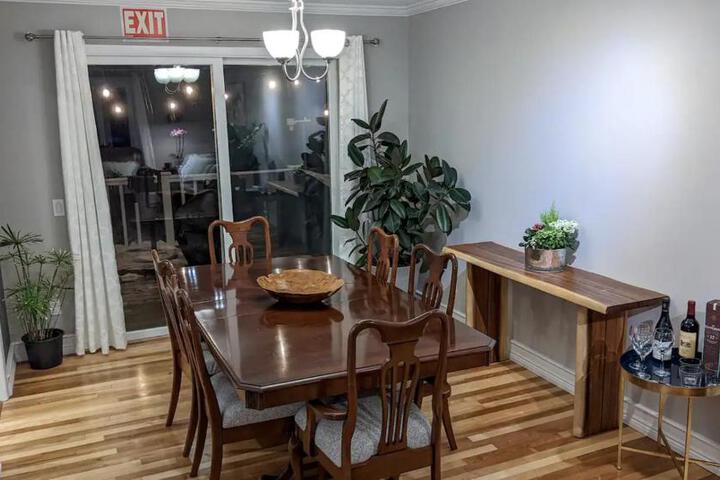 Spacious and Elegant Space with Premium Kitchen that is Ideal for Gathering with Friends and Family