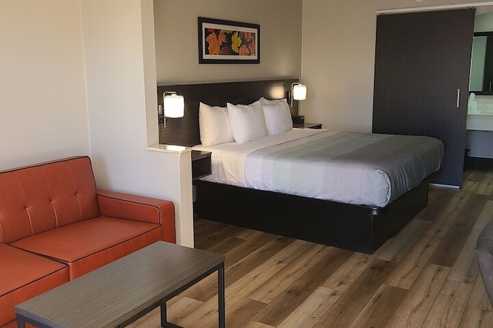 Room 6 of 14