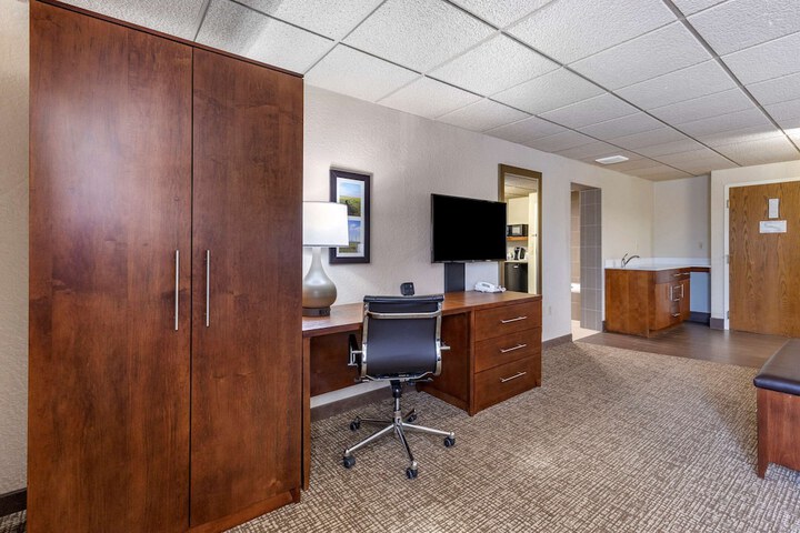 Room 33 of 65