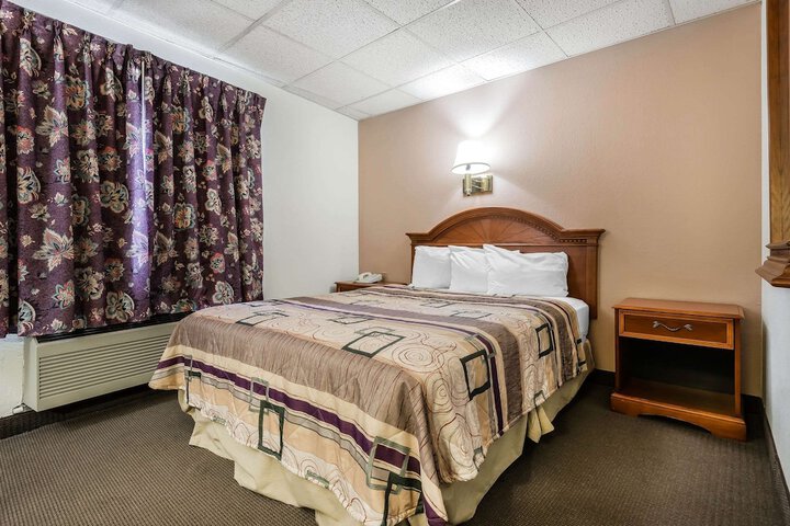 Room 8 of 29