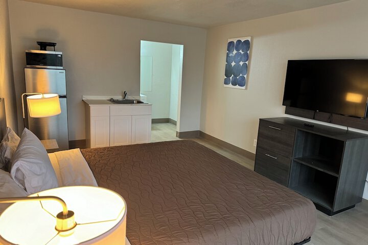 Room 17 of 28