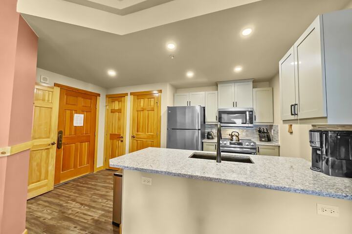 Luxury Remodeled Passage Point Condo - Short Walk to Lifts - Incredible View - PP403 by Redawning