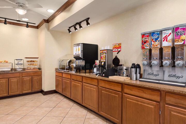 Country Inn & Suites by Radisson Savannah I-95 North, GA