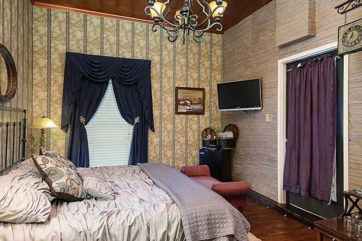 Room 52 of 62