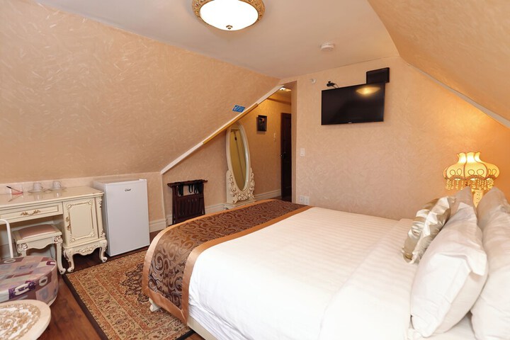 Room 124 of 252
