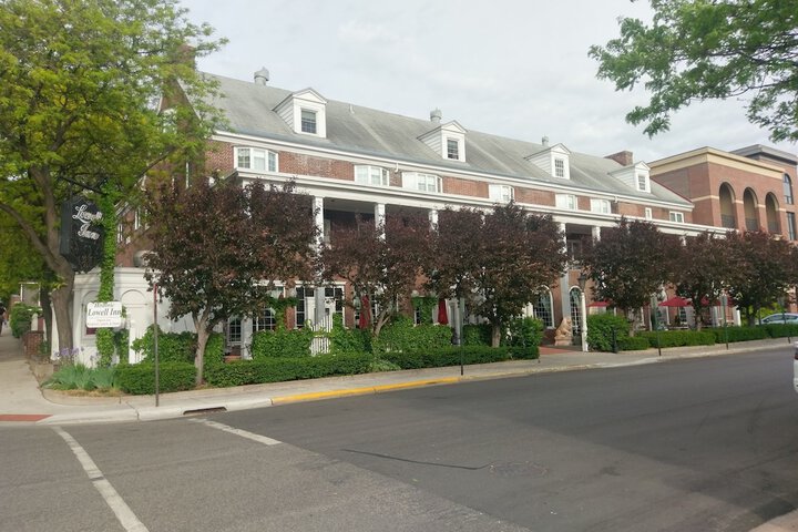 Lowell Inn