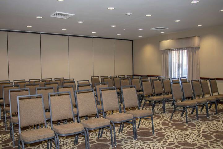 Country Inn & Suites by Radisson Garden City, KS