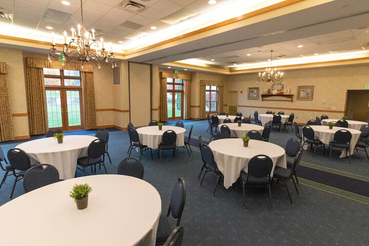 Essenhaus Inn & Conference Center