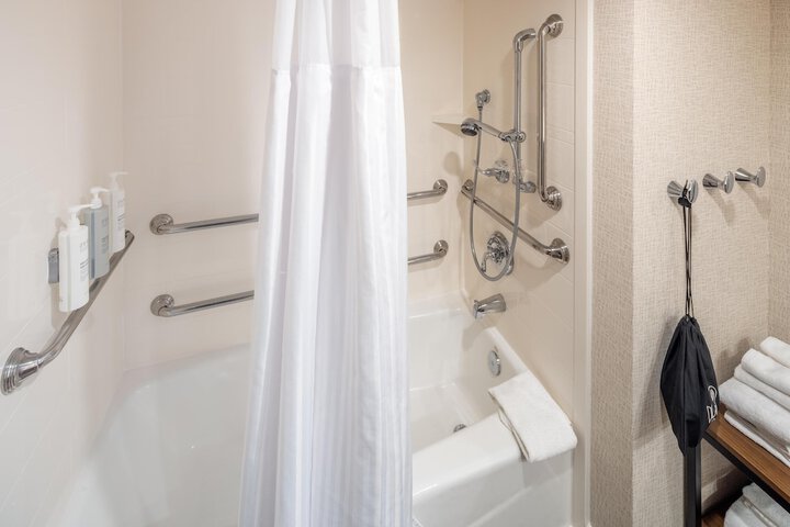 Hampton Inn & Suites Asheville Airport