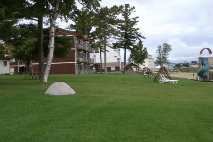 Waterfront Inn - Mackinaw City