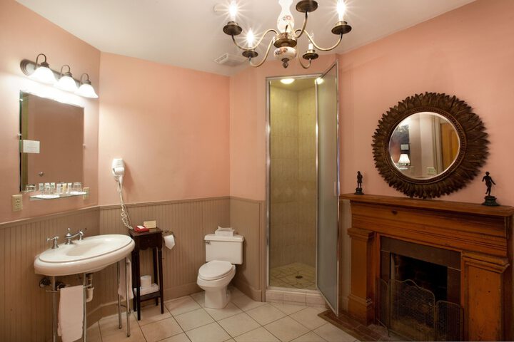 Room 4 of 170