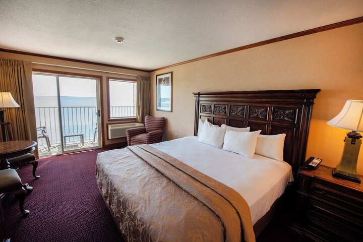 Hamilton Inn Select Beachfront Mackinaw City