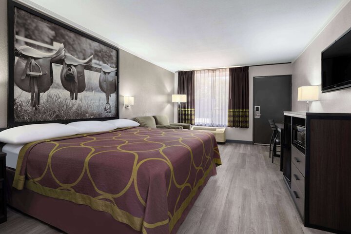 Super 8 by Wyndham Longview / North