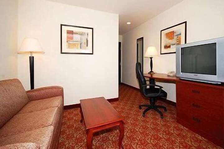 Room 26 of 77