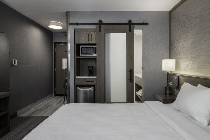 Room 27 of 52