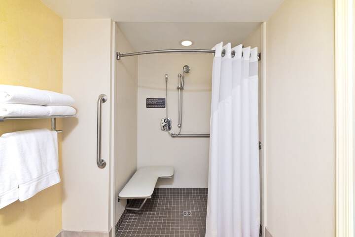 Room 6 of 46