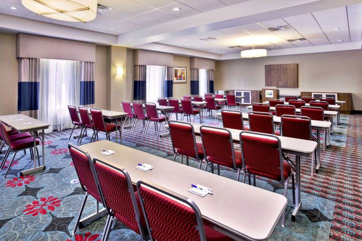 Holiday Inn Express & Suites Oak Ridge by IHG