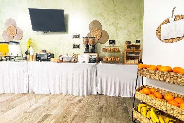 Breakfast/Coffee Service 20 of 29