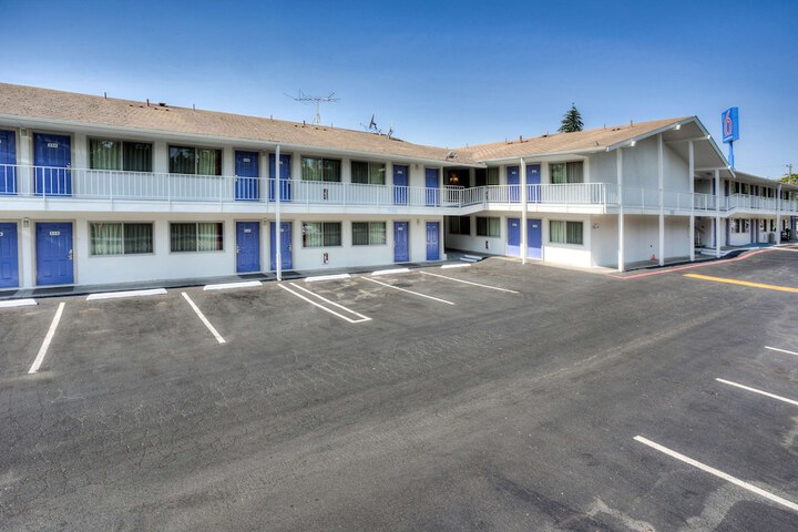 Hotel 2 of 31