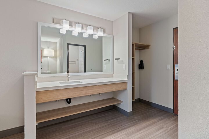 Best Western Lake Oswego / Portland Hotel & Suites