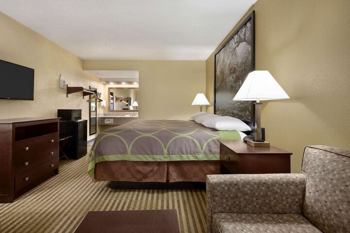 Room 8 of 14