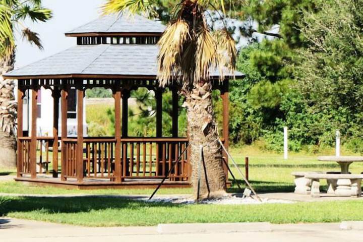 Winnie Inn Suites & RV Park