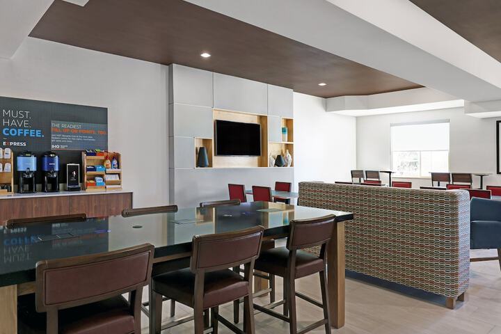 Holiday Inn Express Hotel & Suites NEWPORT by IHG