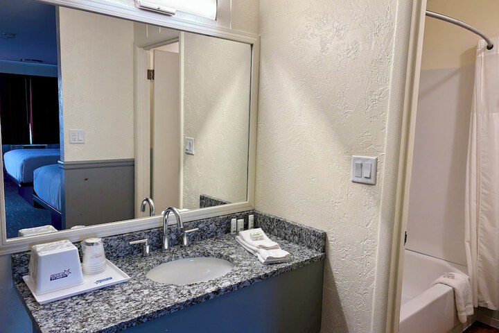 Americas Best Value Inn Wall