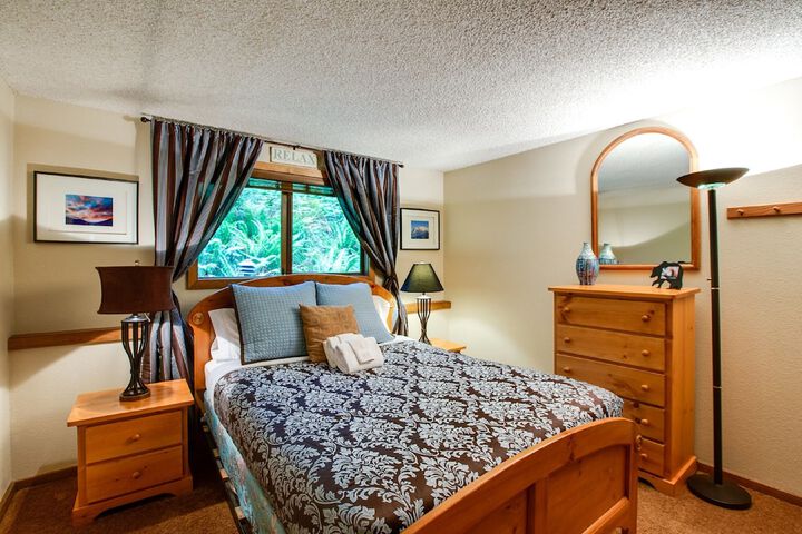 84SW - Sauna - Soaker Tub - Fireplace - Sleeps 6