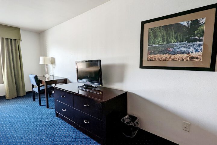 Room 17 of 33