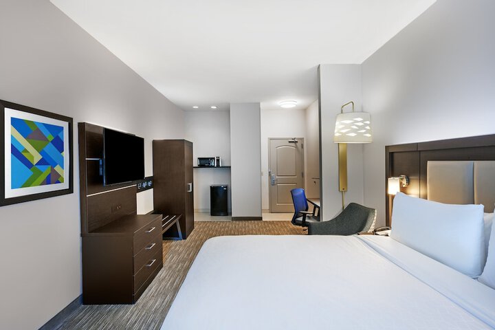 Room 33 of 51
