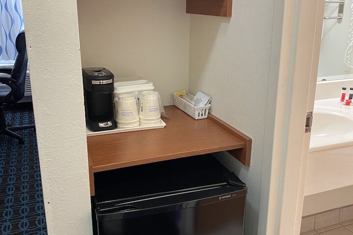 Days Inn & Suites by Wyndham Cambridge