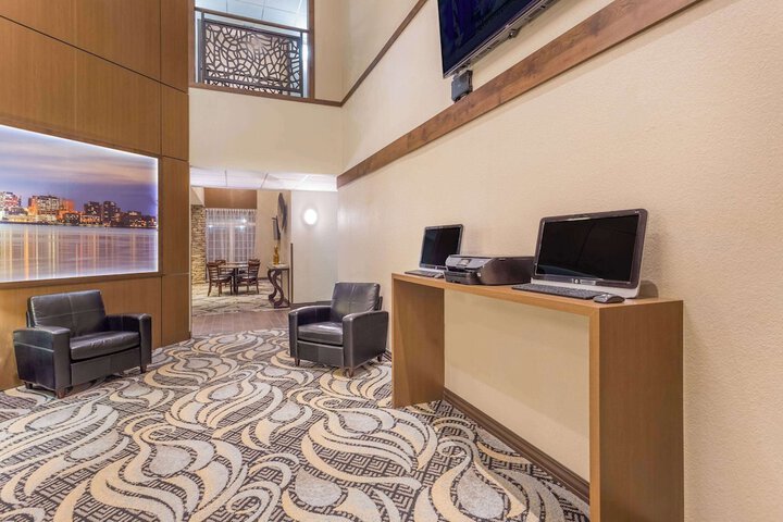 Business Center 52 of 52