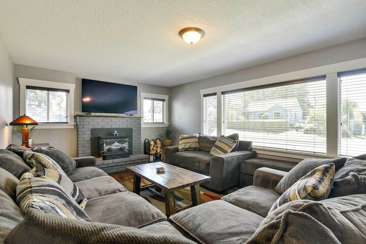 Charming Portland Home Walk to Light Rail!