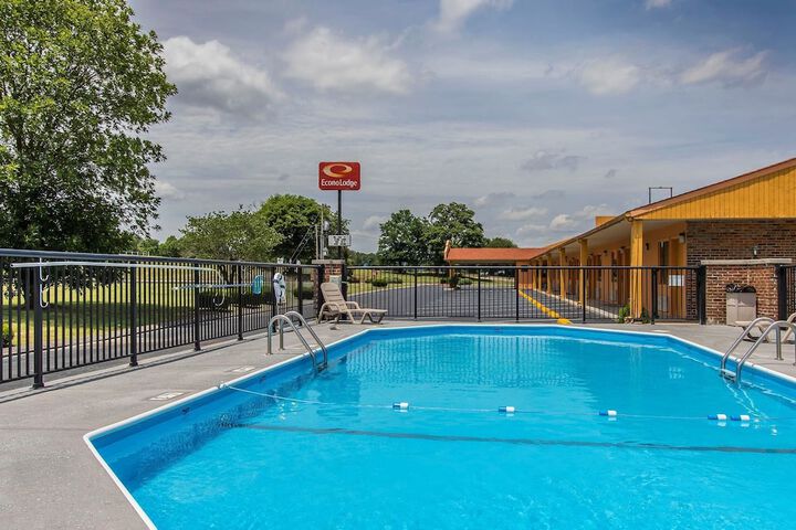 Pool 15 of 40